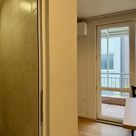 Bright 1br With Large Terrace In *