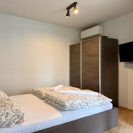 Bright 1br With Large Terrace In *