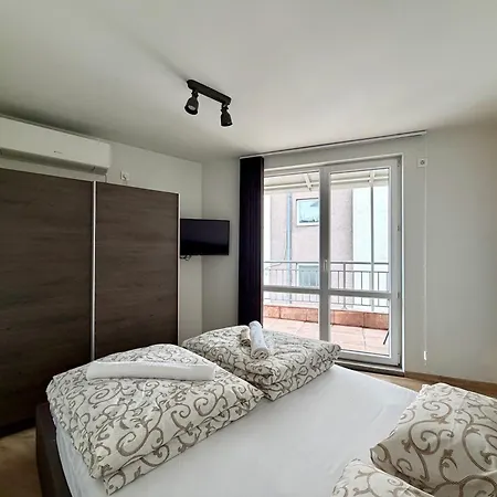 Bright 1br With Large Terrace In شقة