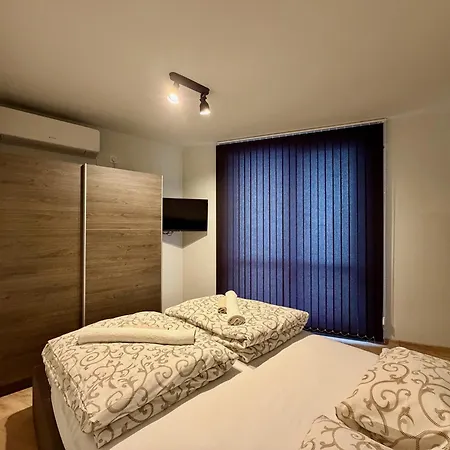 Bright 1br With Large Terrace In *